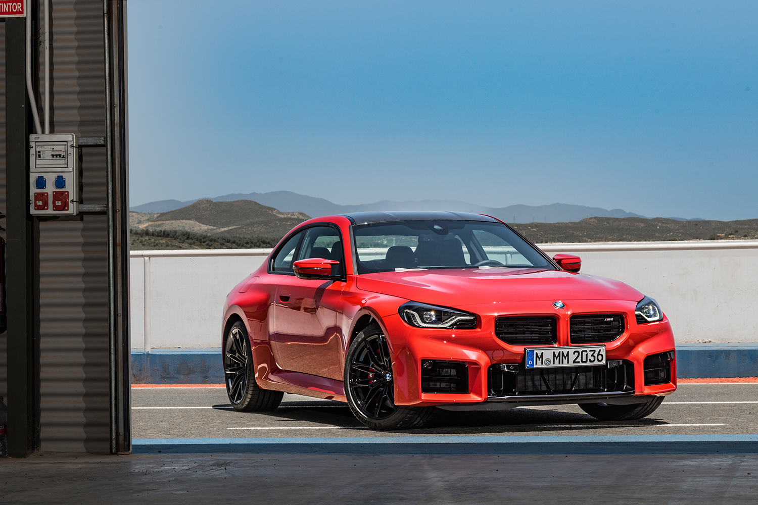 BMWより正統派FRスポーツ新型「M2」が登場