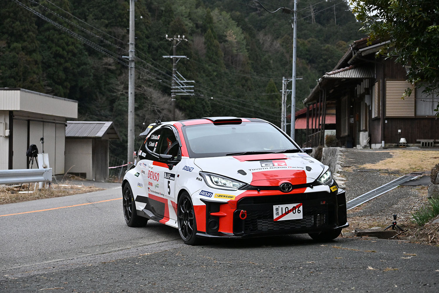 2023年の新城ラリーに参戦した「GRヤリスRally2」＆「GRヤリスGR4 DAT