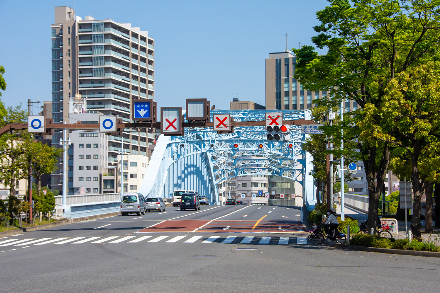 東京・永代通りのリバーシブルレーン