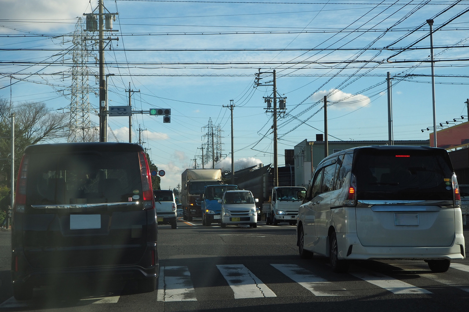 右折時は「あらかじめその前からできる限り道路の中央に寄る」のがルールだけど……「できる限り」って一体どれくらい？ 〜 画像2