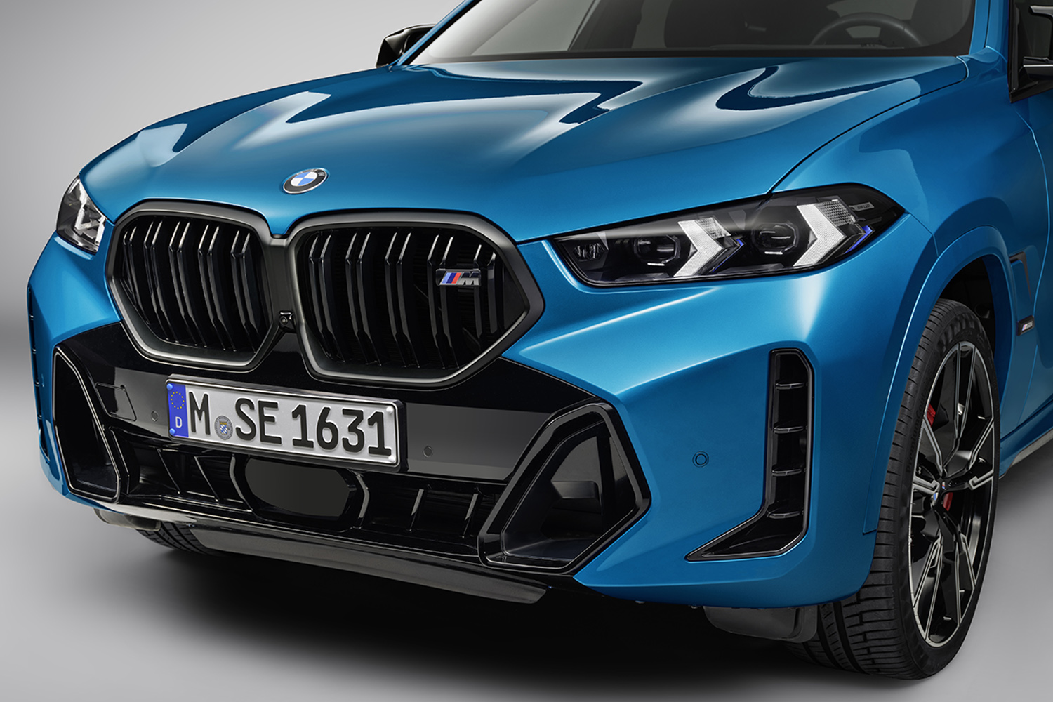 BMW X6 M60i xDriveのフロントマスク