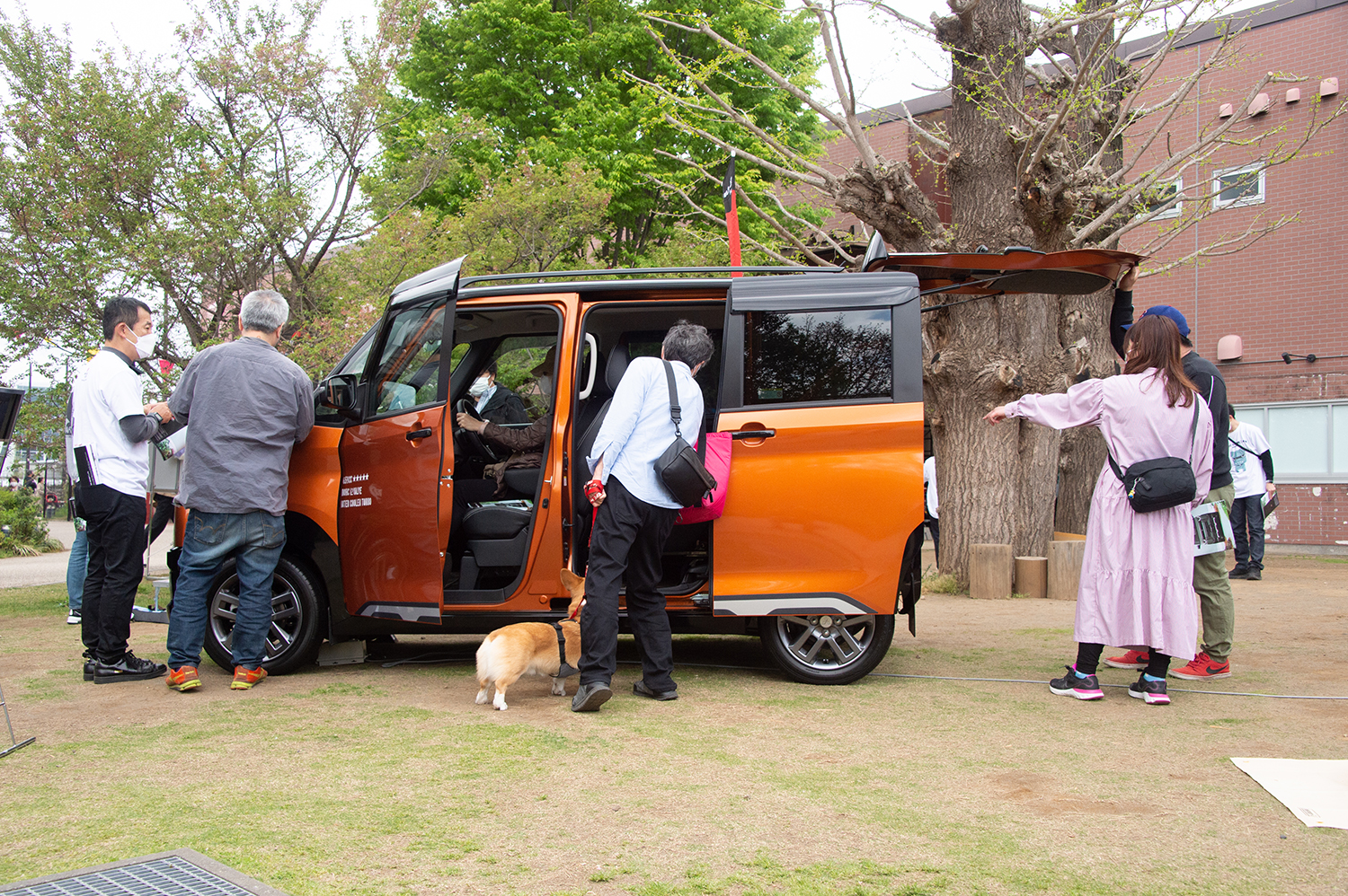 三菱デリカミニ展示車