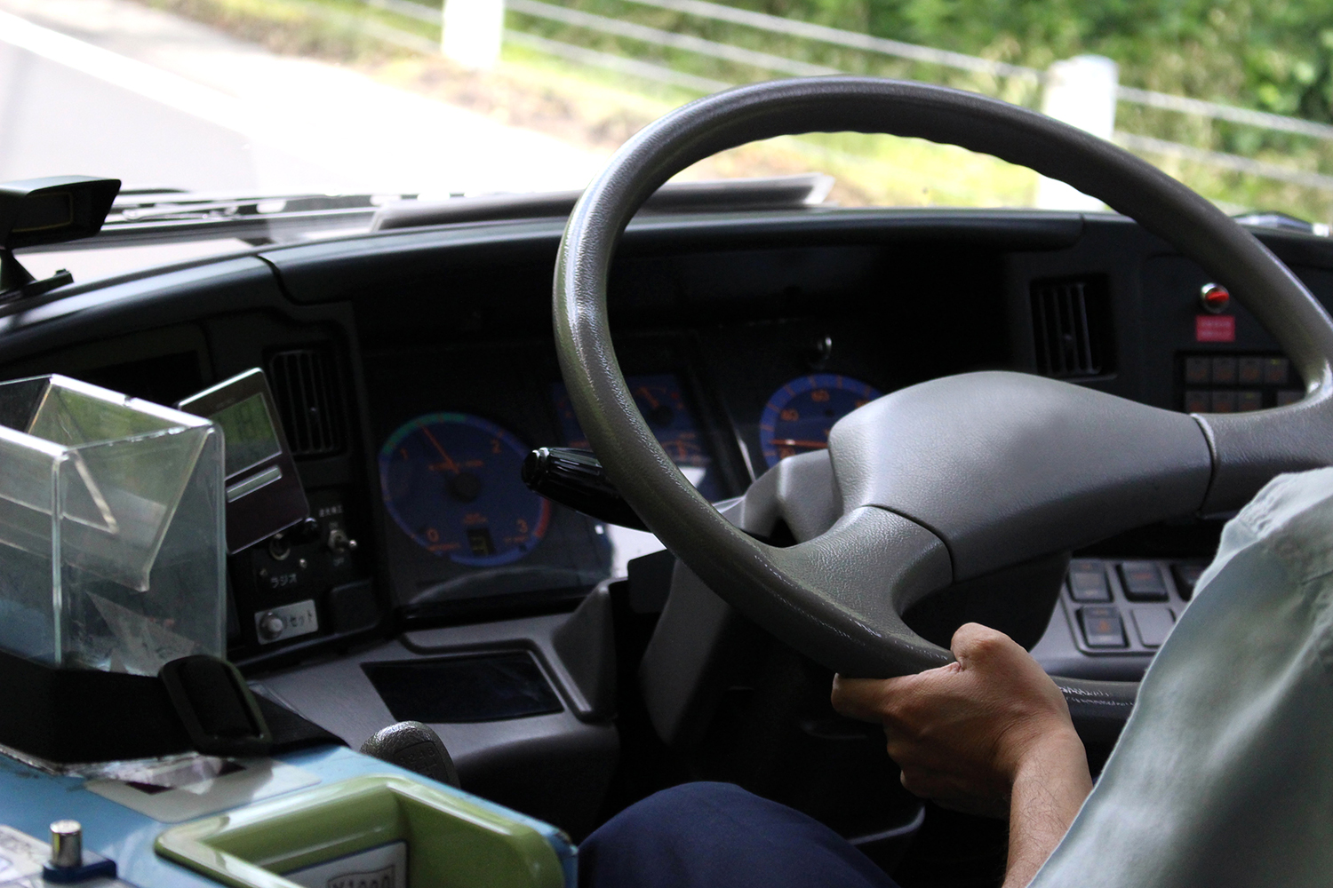 バスの運転席のイメージ写真 〜 画像4