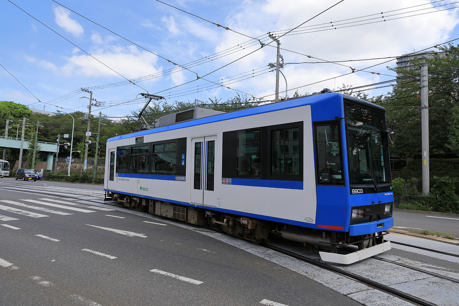 路面電車の線路上はやっぱりクルマでの走行禁止？