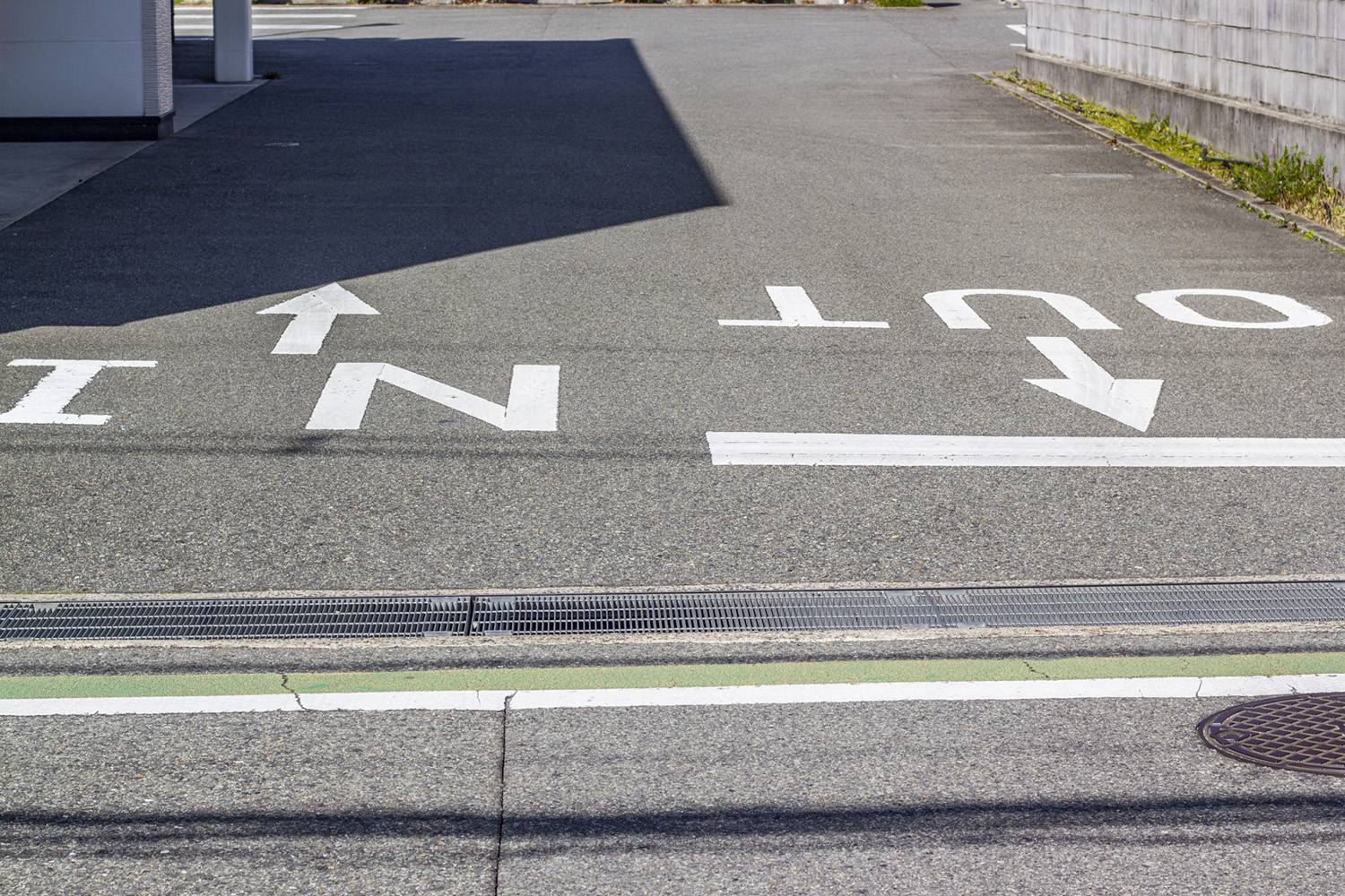 駐車場の出入り口を信号待ちで塞いでしまう行為は違反に当たるのか 〜 画像4