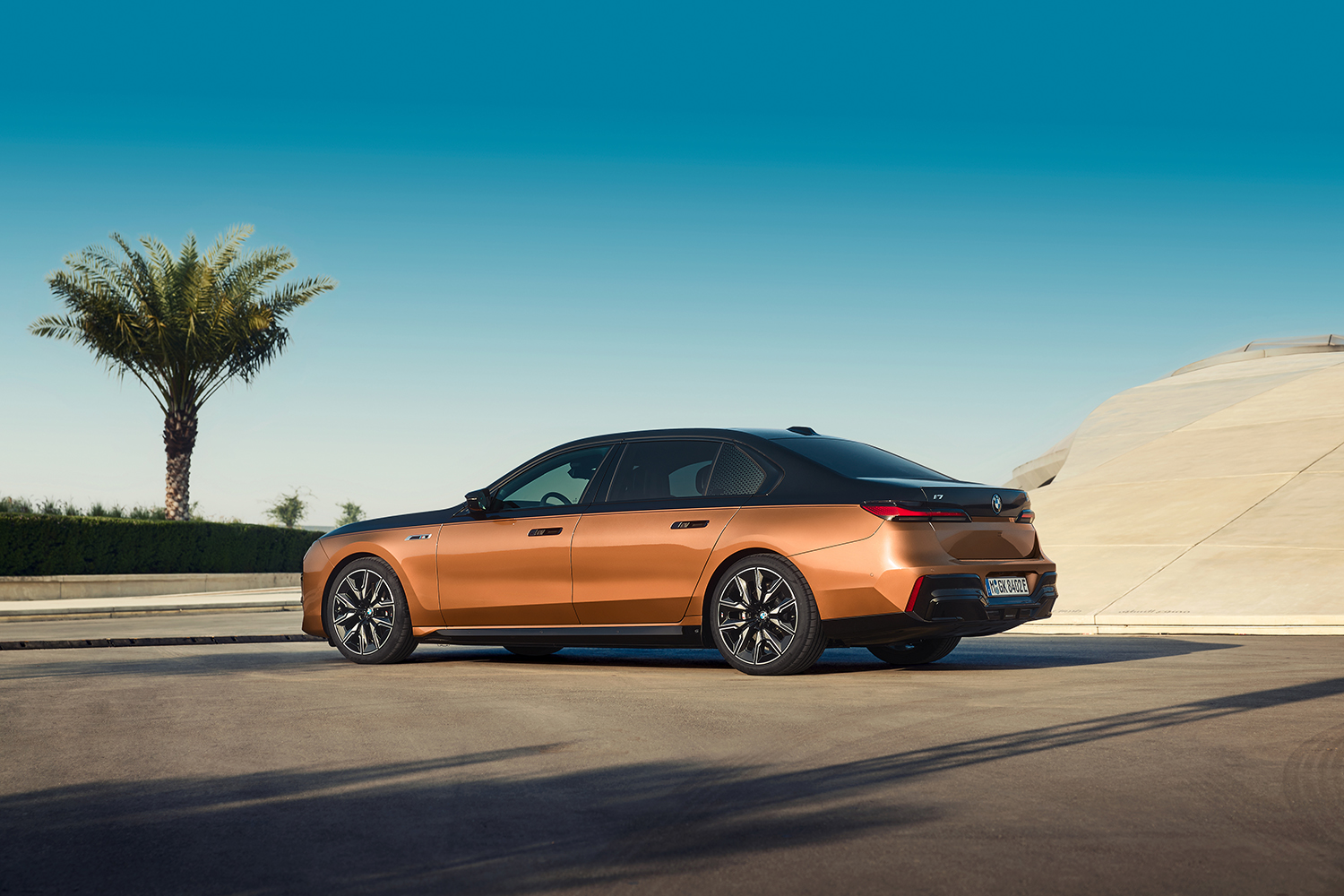 BMW「 i7 eDrive50」とシリーズ初のMモデル「i7 M70 xDrive」が登場