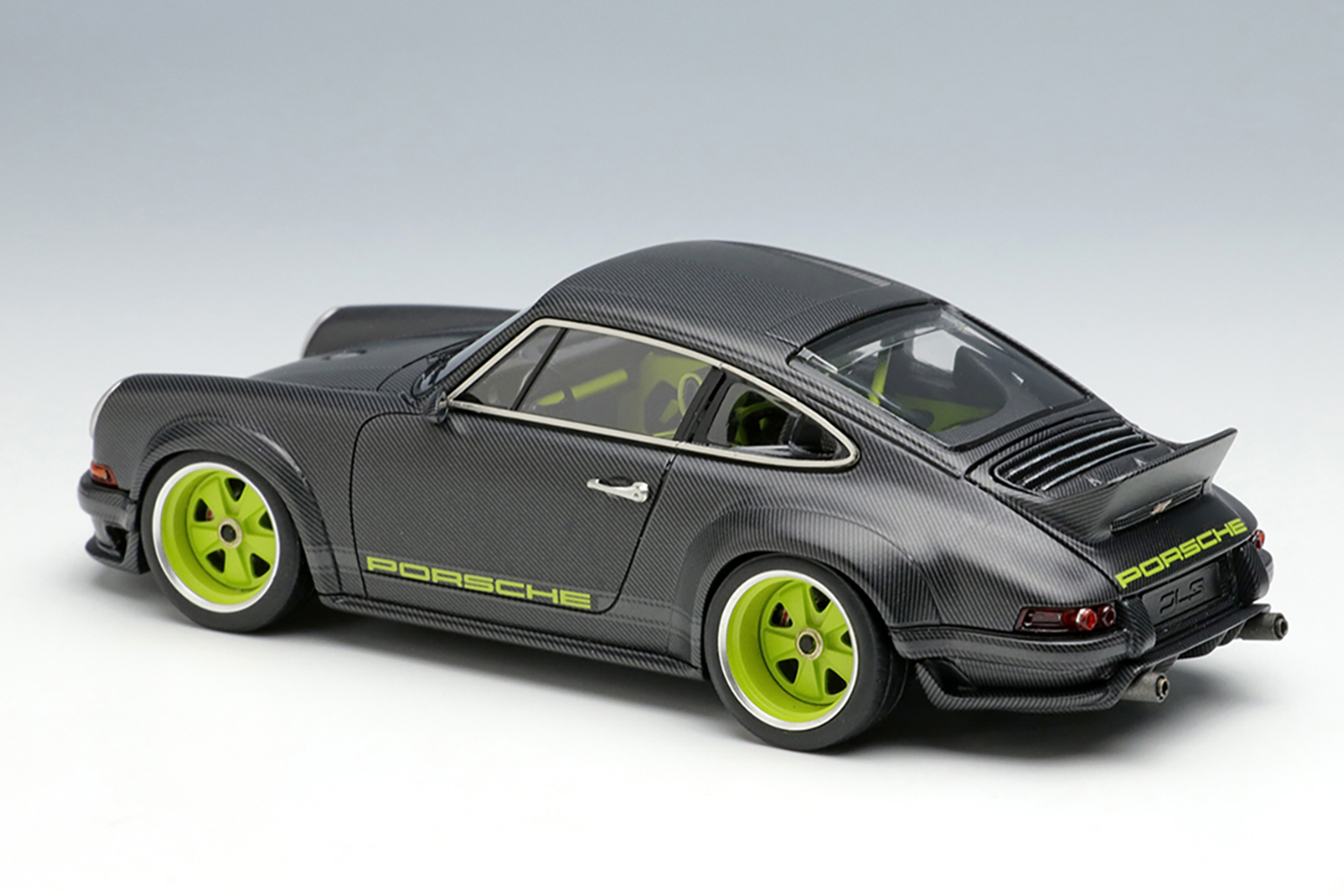 メイクアップの1/43シンガー911 DLSモデルカーのリヤスタイリング 〜 画像8