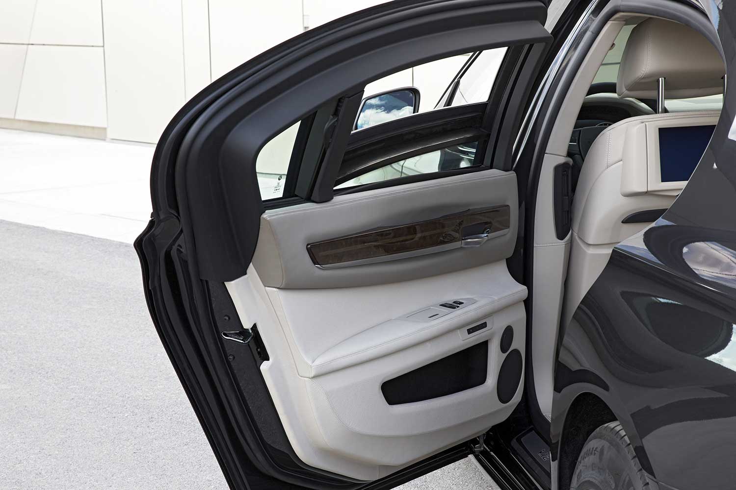 BMW7シリーズの後部ドアの複合ガラス