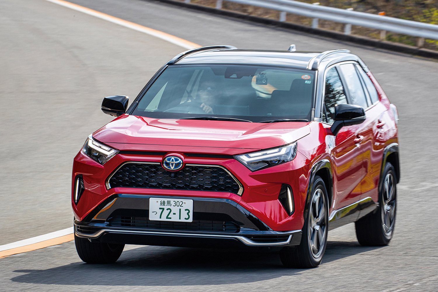 トヨタRAV4の走行シーン