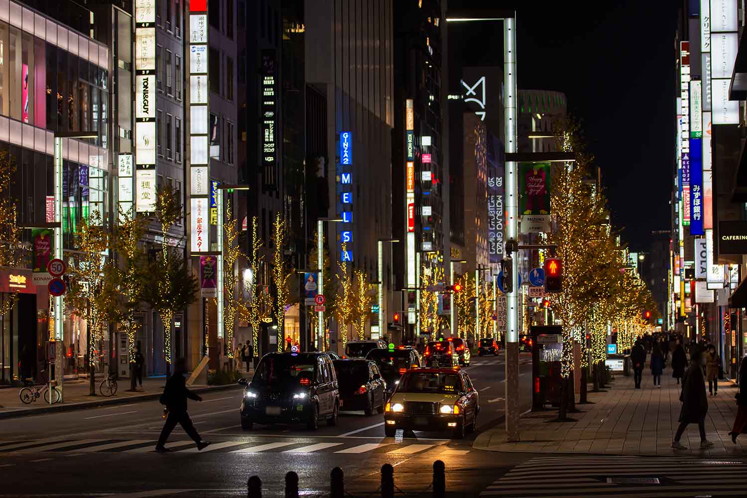 都心の繁華街のイメージ写真