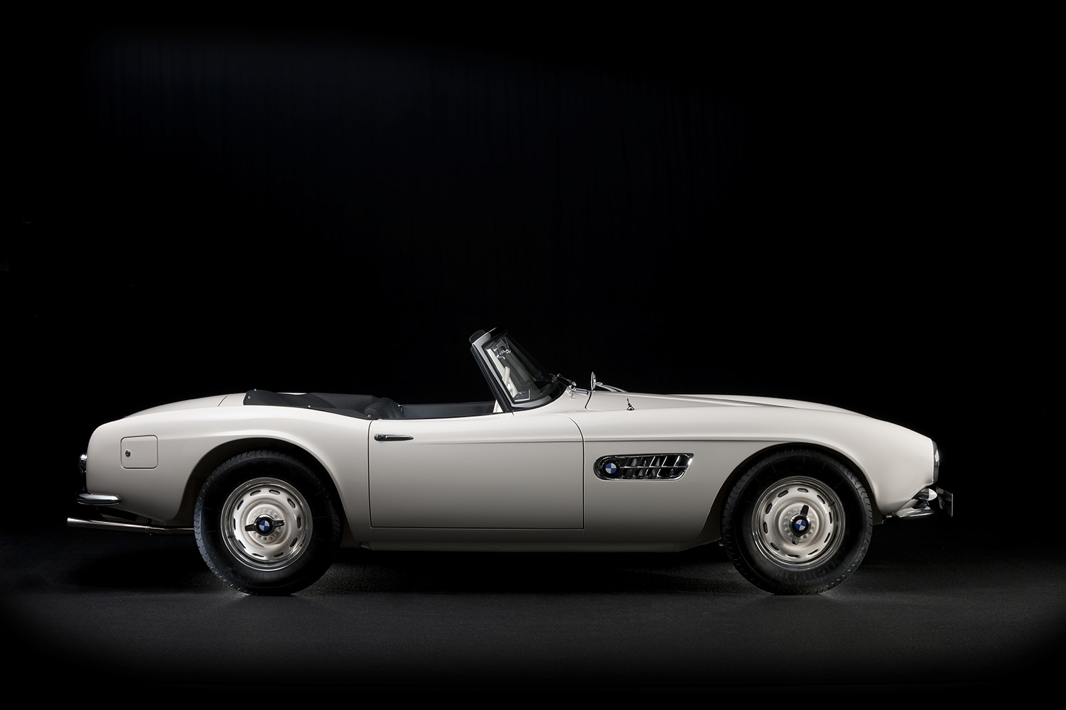 高すぎなプライスでわずか252台を生産したのみで消えたBMW 507 〜 画像7