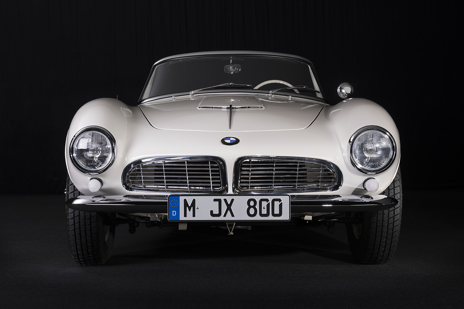 高すぎなプライスでわずか252台を生産したのみで消えたBMW 507 〜 画像11