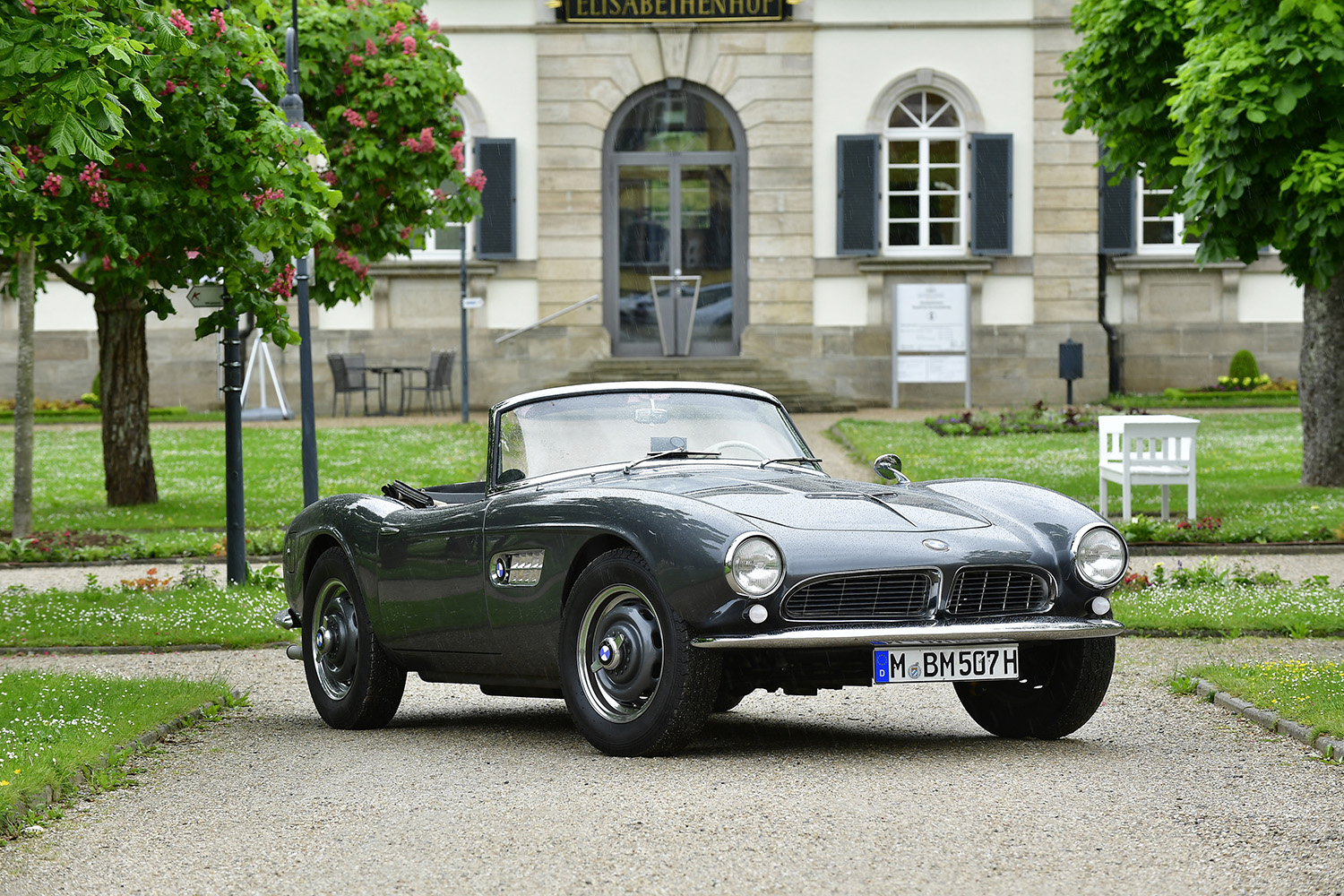 高すぎなプライスでわずか252台を生産したのみで消えたBMW 507 〜 画像24