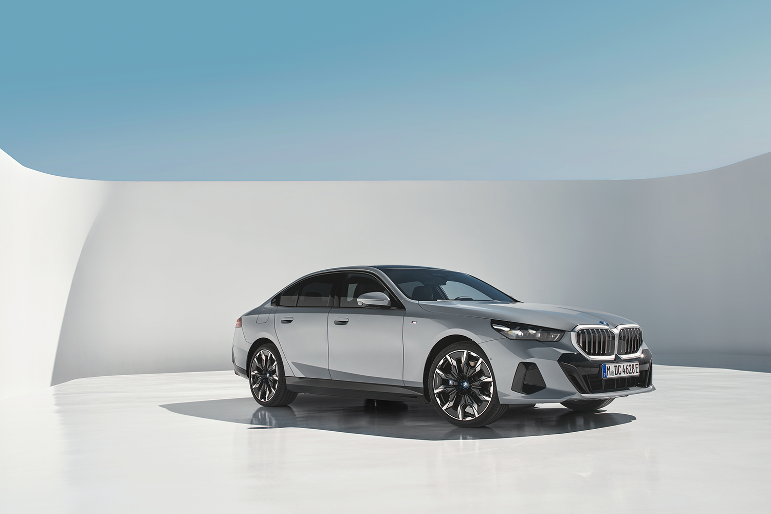 BMW５シリーズがフルモデルチェンジを敢行 〜 画像132