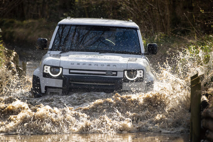 聖地の名前を冠した日本だけの限定車現る！　ランドローバー・ディフェンダーに「EASTNOR DARK EDITION」が登場