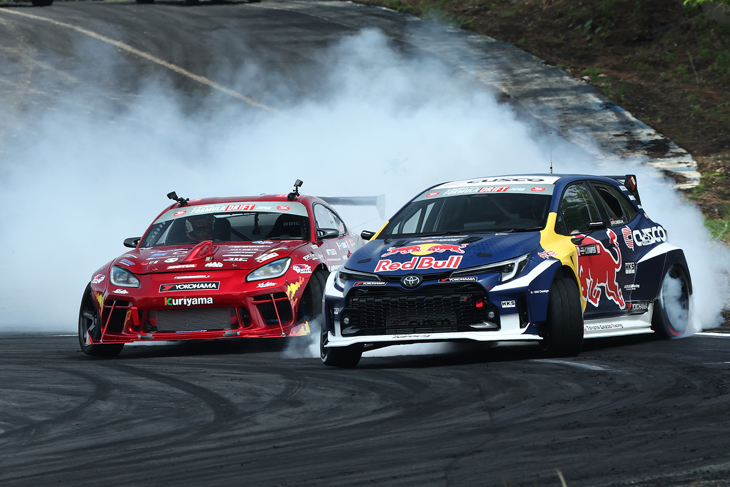 カッレ・ロバンペラ選手の運転でドリフト走行するKR69 CUSCO Racing「Red Bull GR COROLLA」