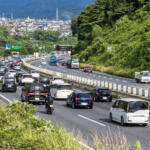 その渋滞を生み出してるのは「ヘタクソ運転」の可能性！　お盆前に確認したい「渋滞を作る」運転とは