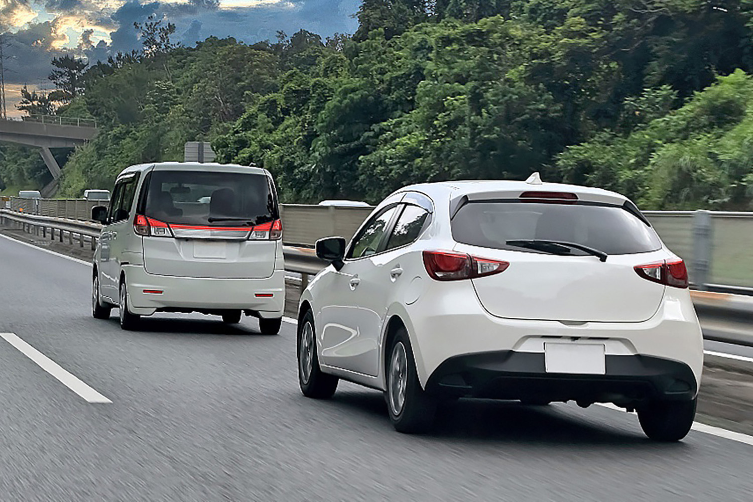 あおり運転のイメージ