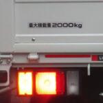 【画像】トラックやバンには「最大積載量」の表示があるけど乗用車は？　積んでいい荷物の「重さ」の上限とは 〜 画像6