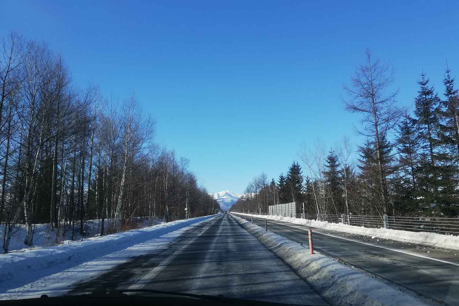 降雪地域の除雪された道路 〜 画像10