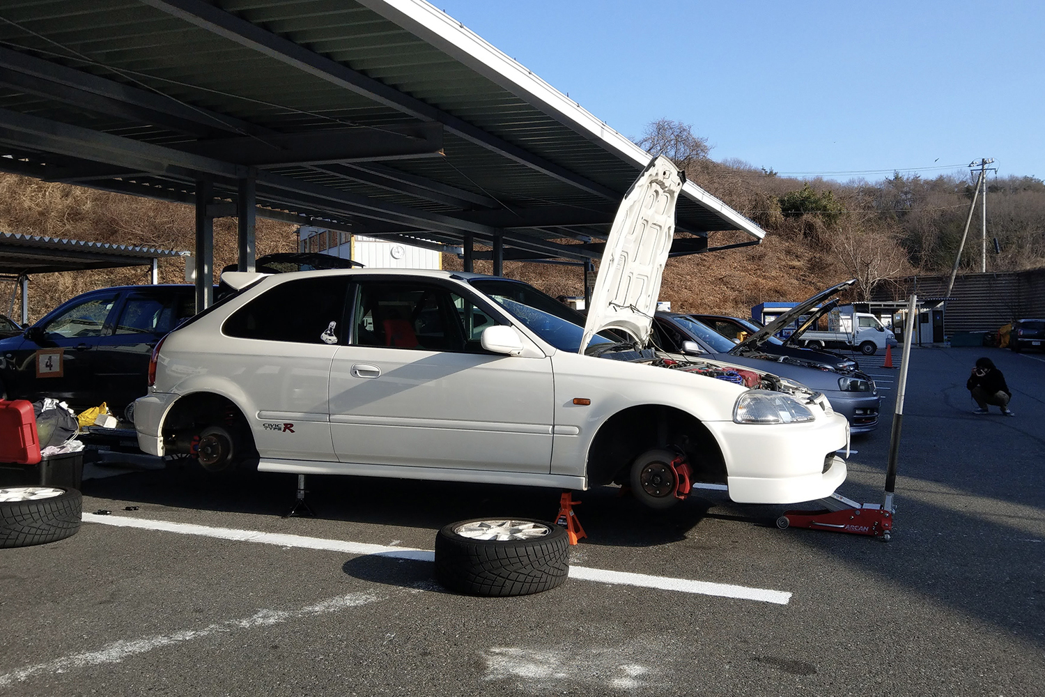 走行会でのタイヤ履き替え