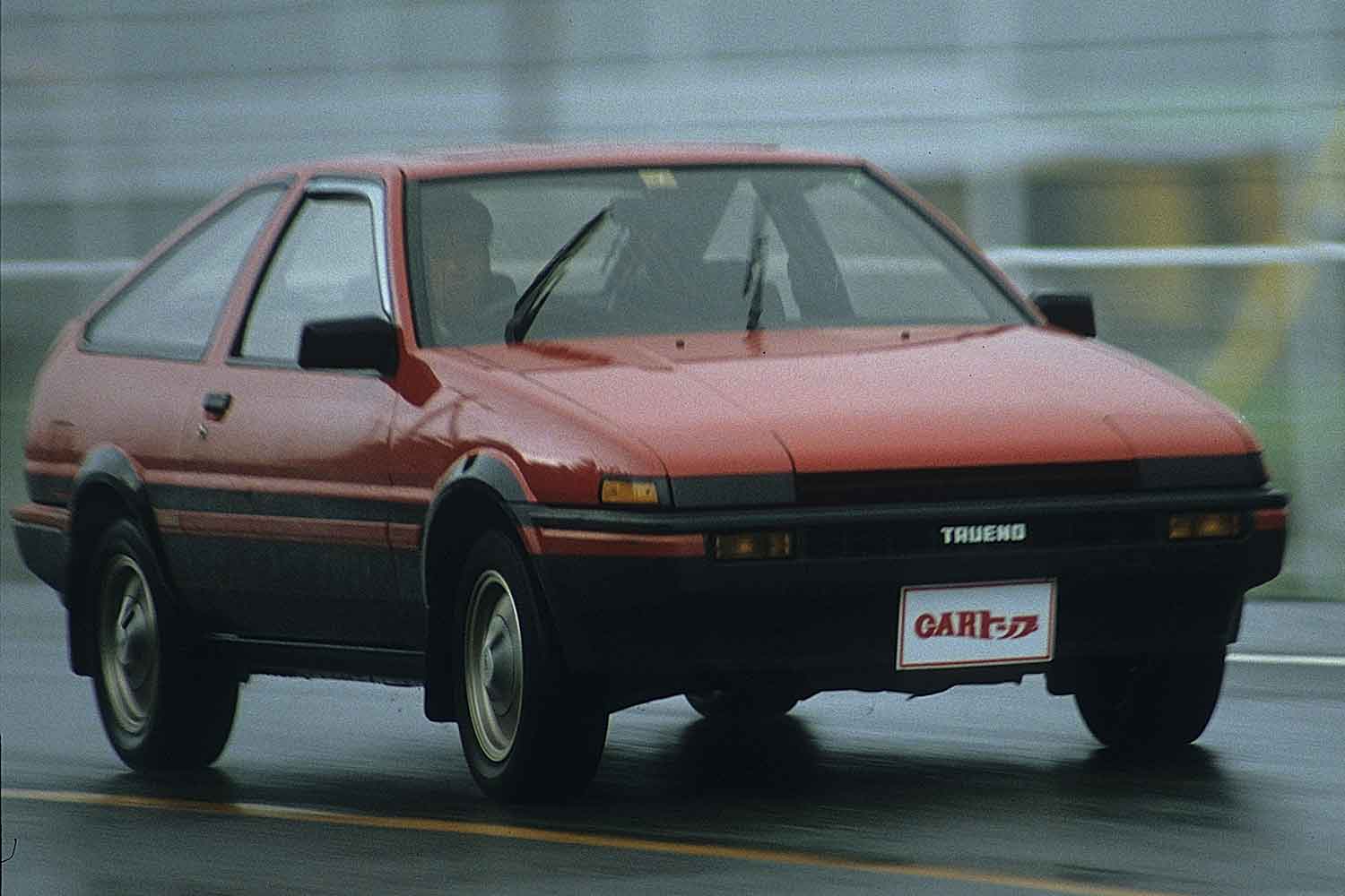 トヨタ・スプリンタートレノ（AE86）の走行写真