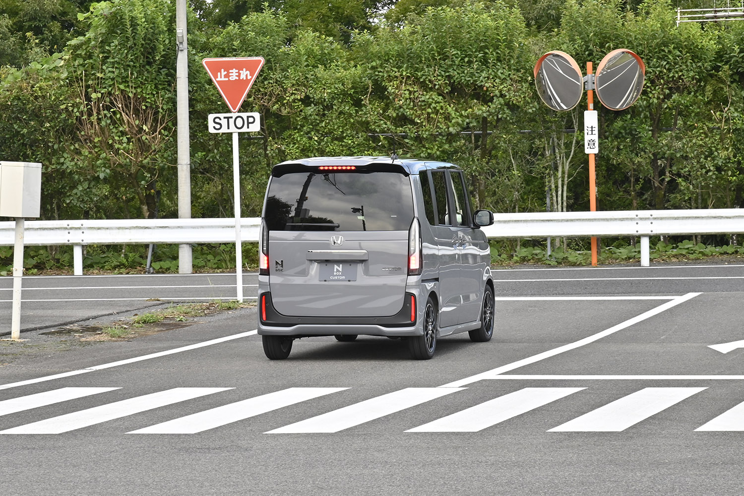 ３代目N-BOXは前方の開放感が大幅に増していてまるで別のクルマのようだった 〜 画像52