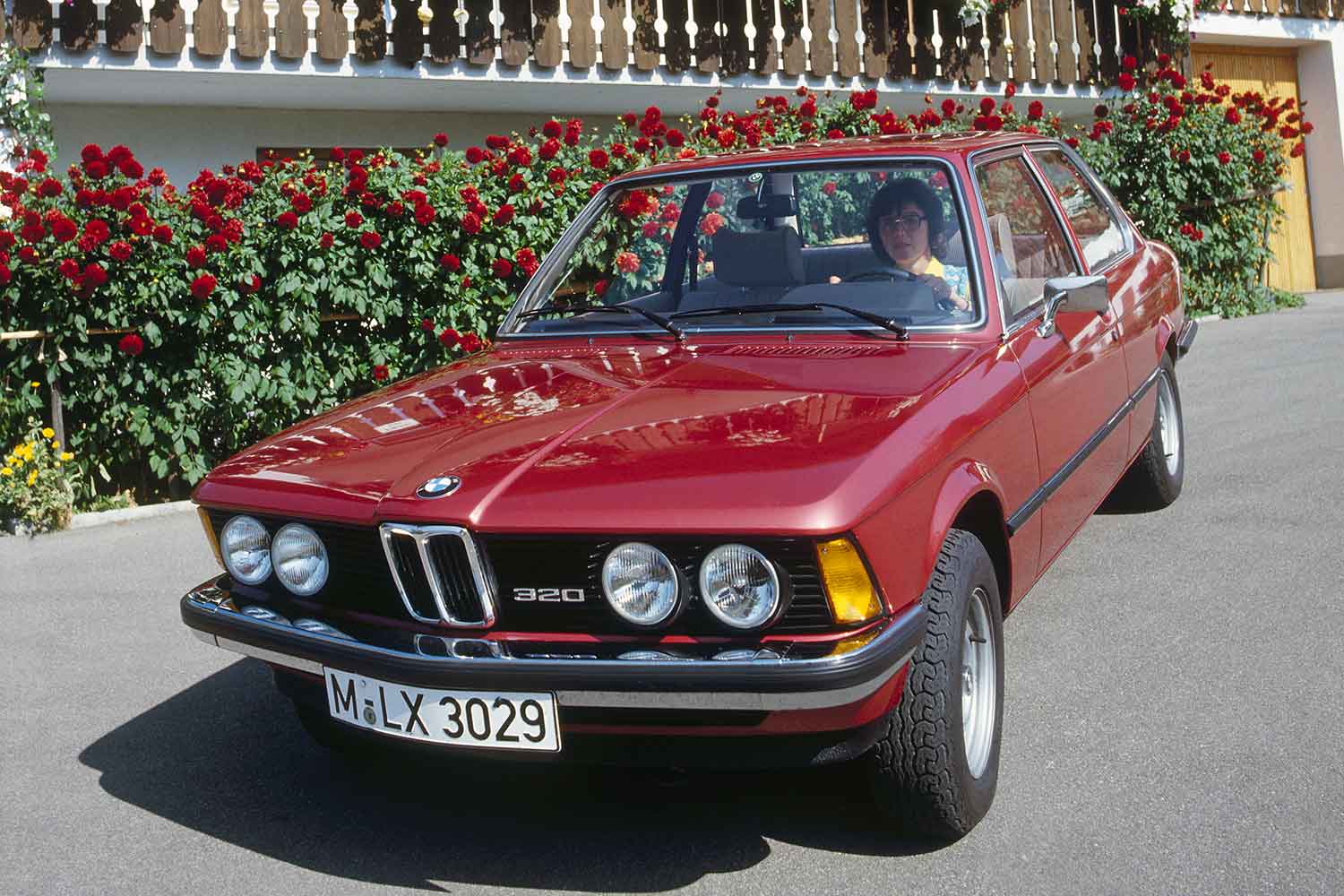 BMW3シリーズ（初代）の4灯ヘッドライト