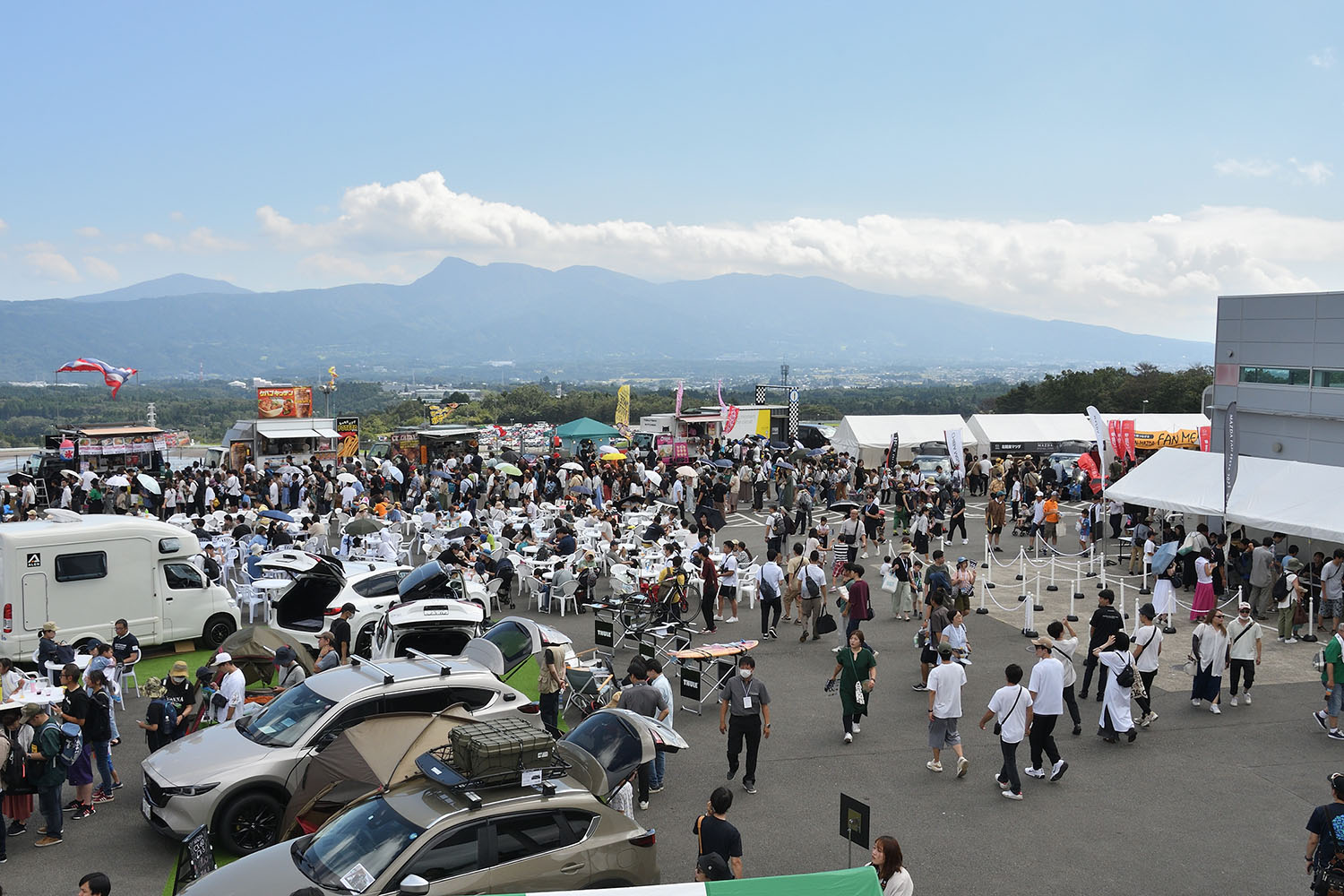 マツダファンフェスタに集まったマツダファンとマツダ車 〜 画像320