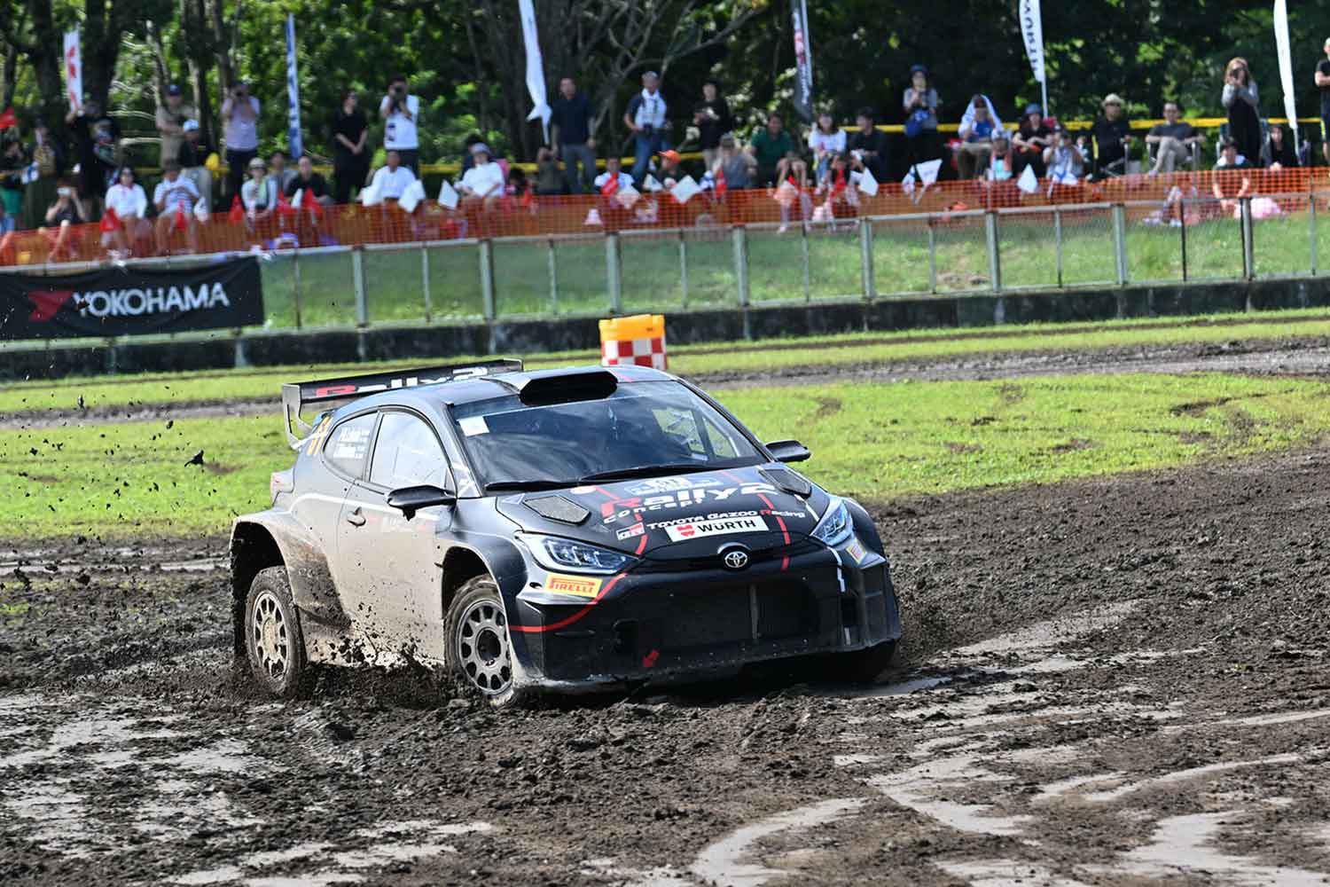 ラリー北海道のステージ「SSS IKEDA」を走行するトヨタGRヤリスJP4-Rally2 〜 画像3