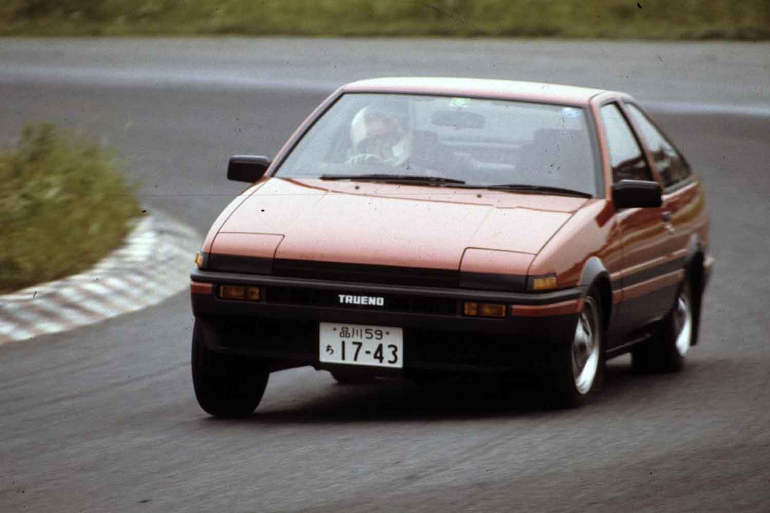 トヨタ・スプリンタートレノ（AE86）の走行写真