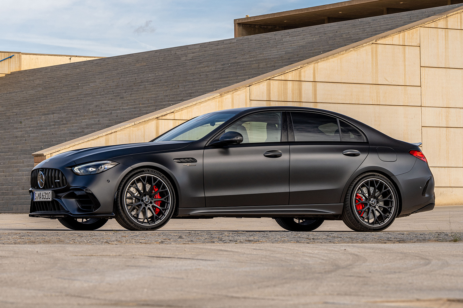 メルセデスAMG C 63 S Eパフォーマンスのフロントスタイリング