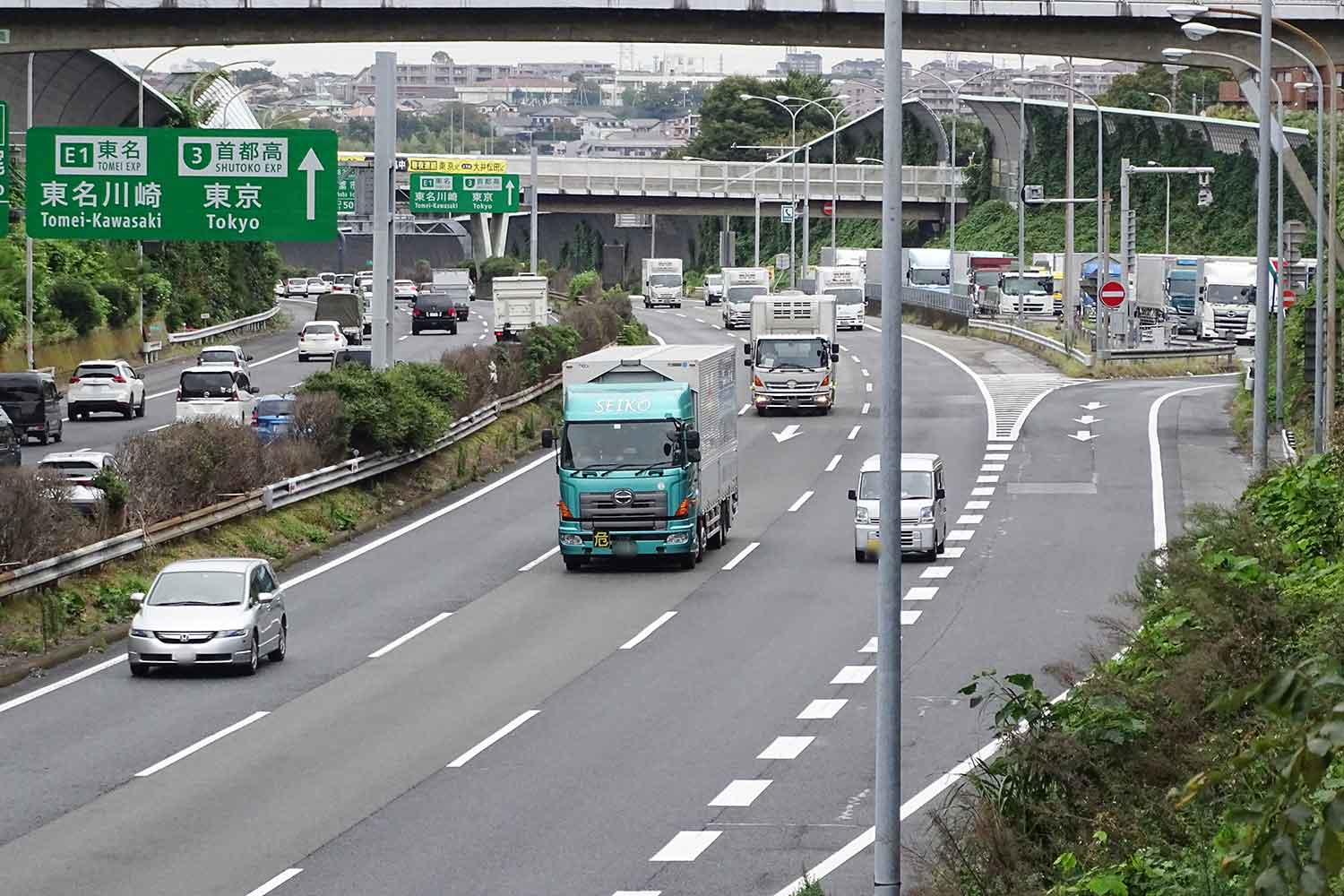 高速道路の合流地点のイメージ写真01