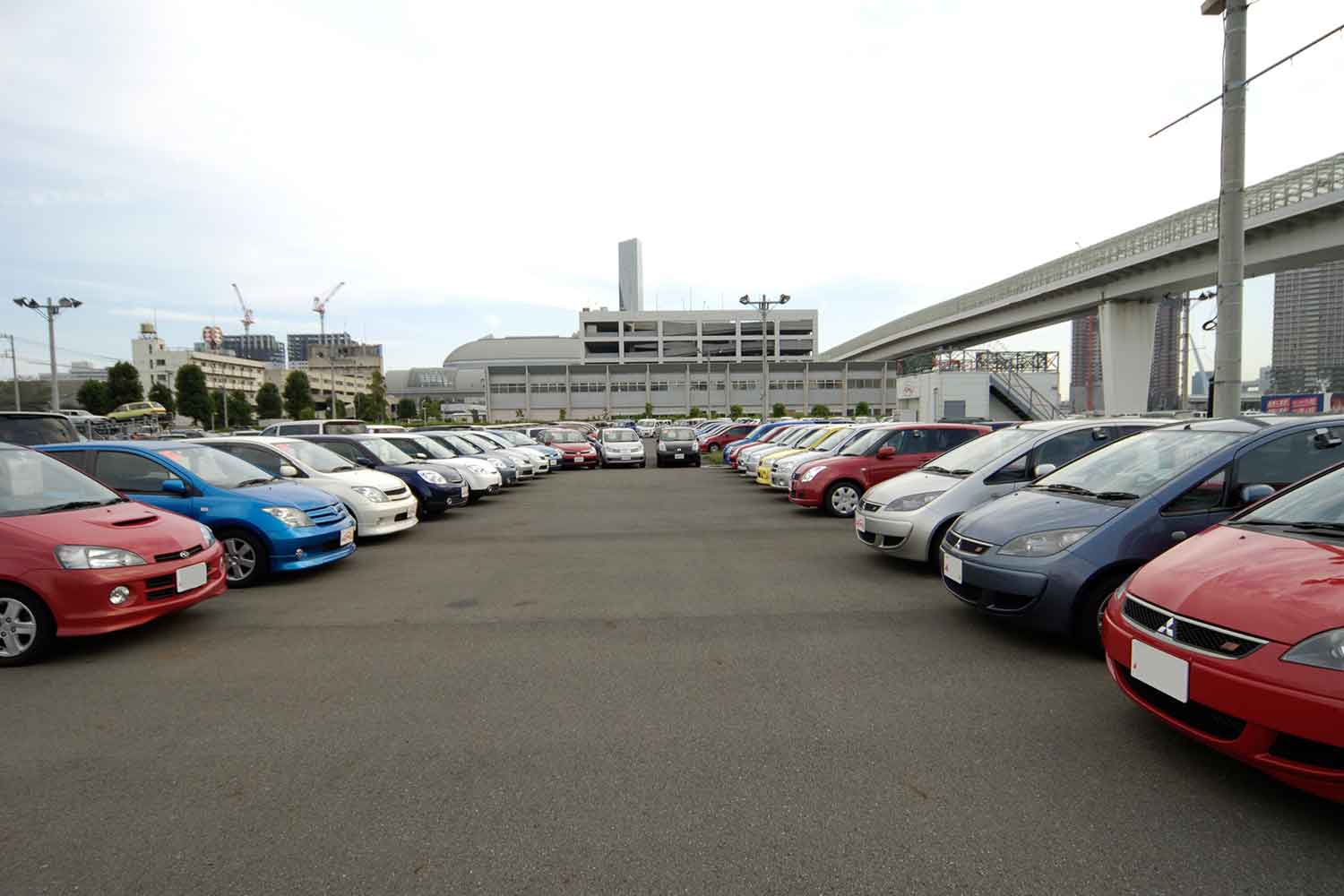 中古車展示場のイメージ写真 〜 画像2