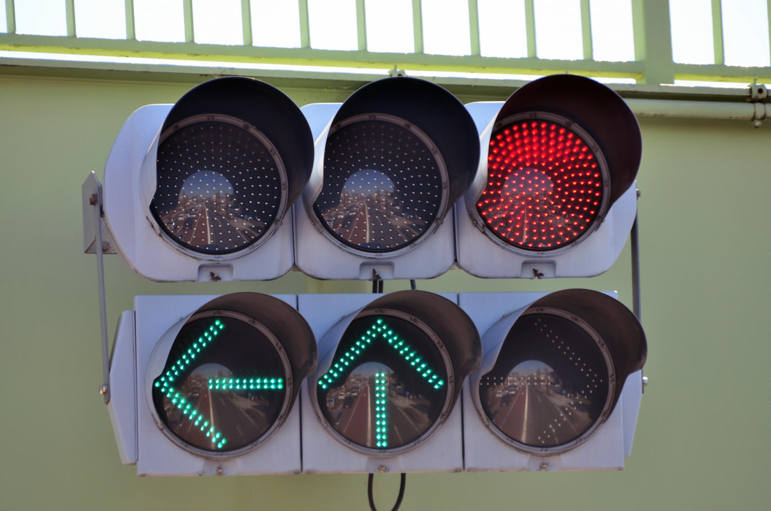 信号機の電気代は警察が払っている