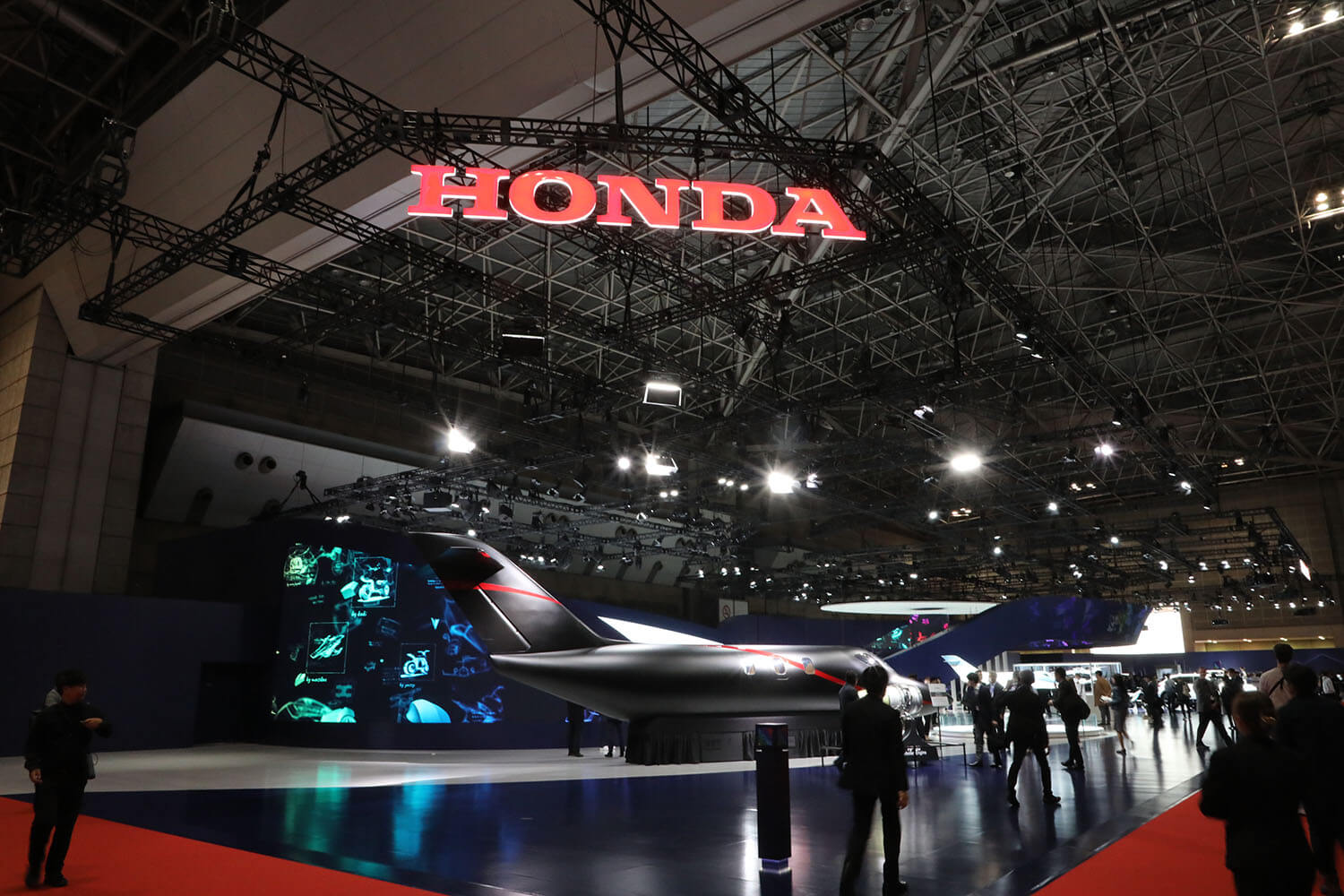 庶民にゃ縁遠いHonda Jetの機内を体験！