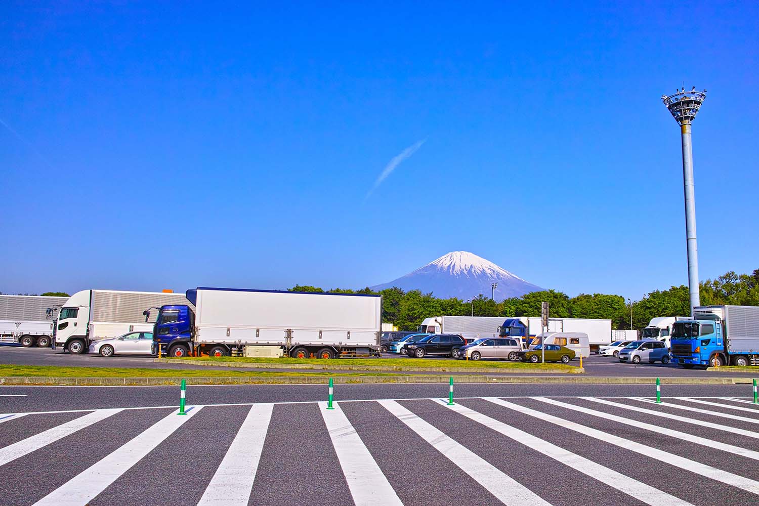 PAに停車するトラック 〜 画像3