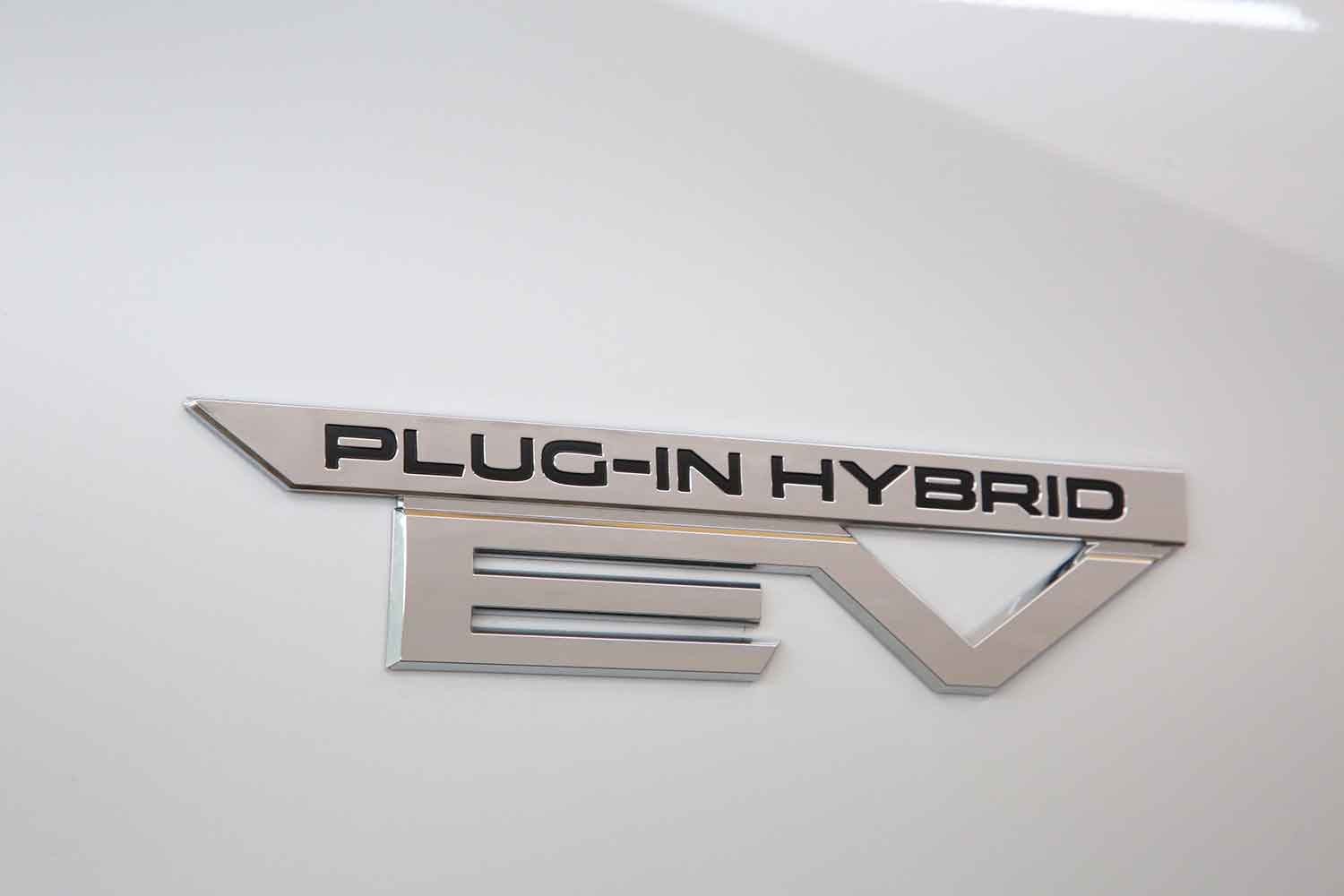 三菱アウトランダーPHEV（3代目）のエンブレム