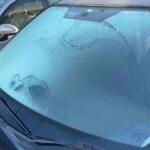 多くのドライバーを悩ませる「フロントガラスの曇り」　一番の原因は「ガラスの汚れ」だった！