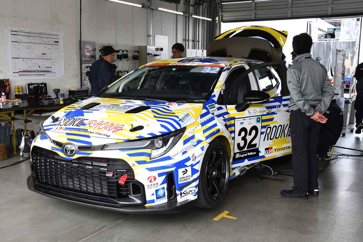 スーパー耐久に参戦しているトヨタの水素カローラ