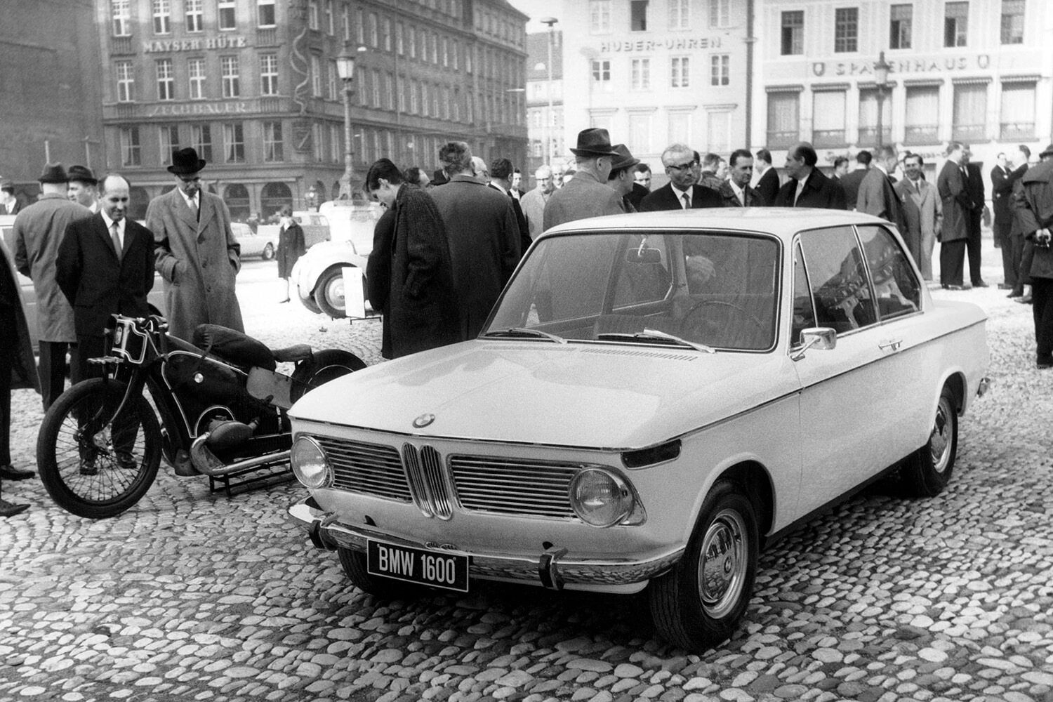 BMW 1600のフロントスタイリング