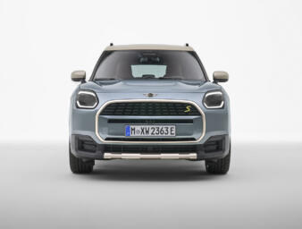大人気クロスオーバーSUVがビッグマイナーチェンジを敢行！　クロスオーバー改め「MINI Countryman」が誕生