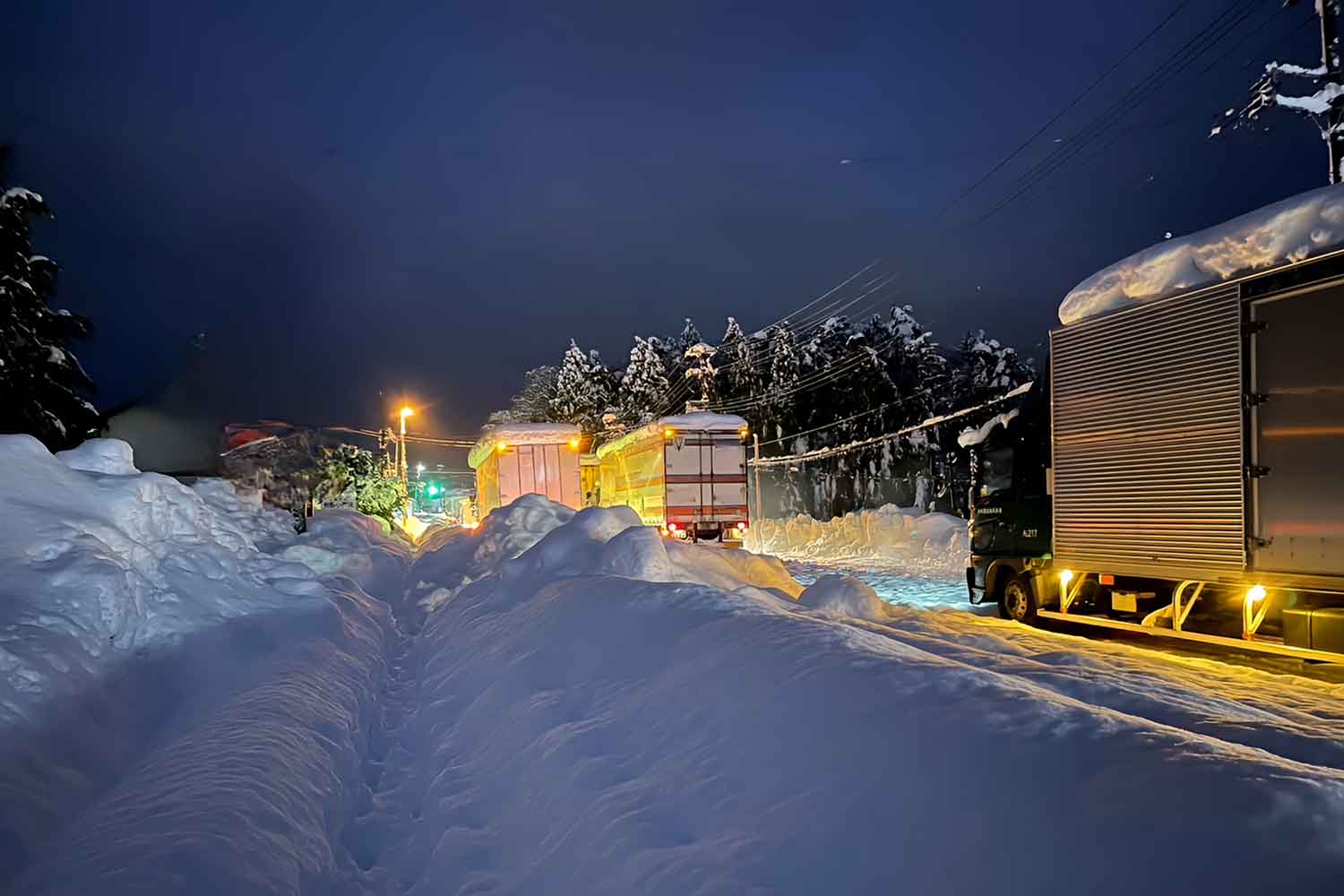 降雪で立ち往生したからクルマを路駐してその場を離れたら罪に問われる？ 〜 画像3