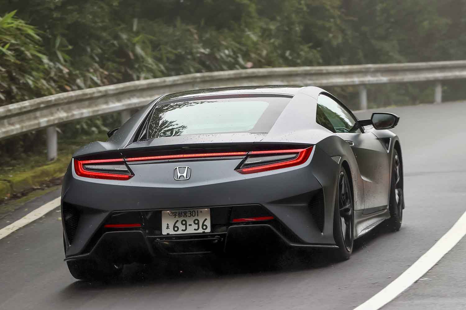 ホンダNSX TypeS（NC1）のリヤからの走行写真