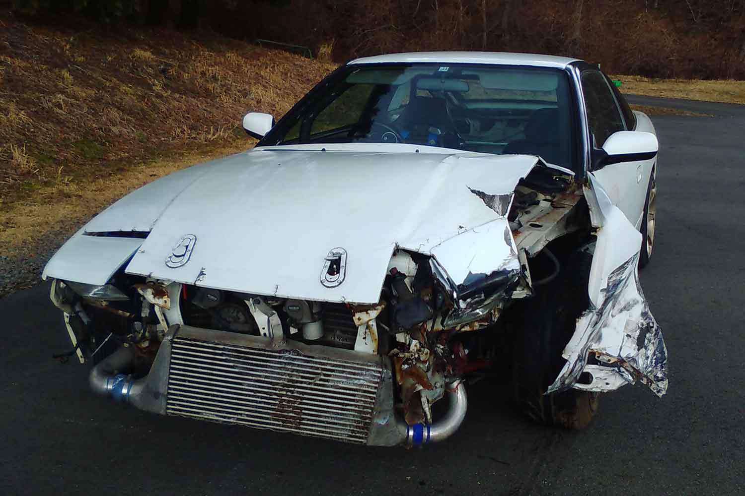 サーキット走行中にクラッシュした車両