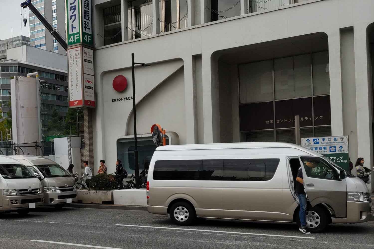 新宿駅西口の「白バス行為」の当該車両