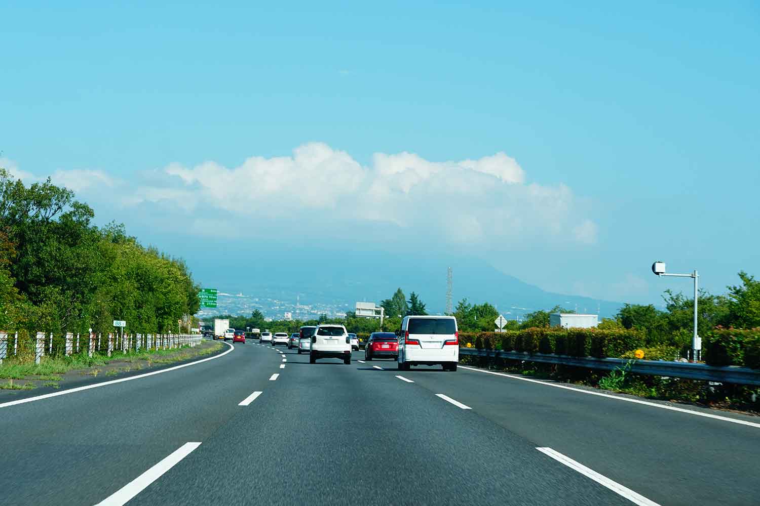 高速道路の第一走行車線が敬遠されがちなワケ