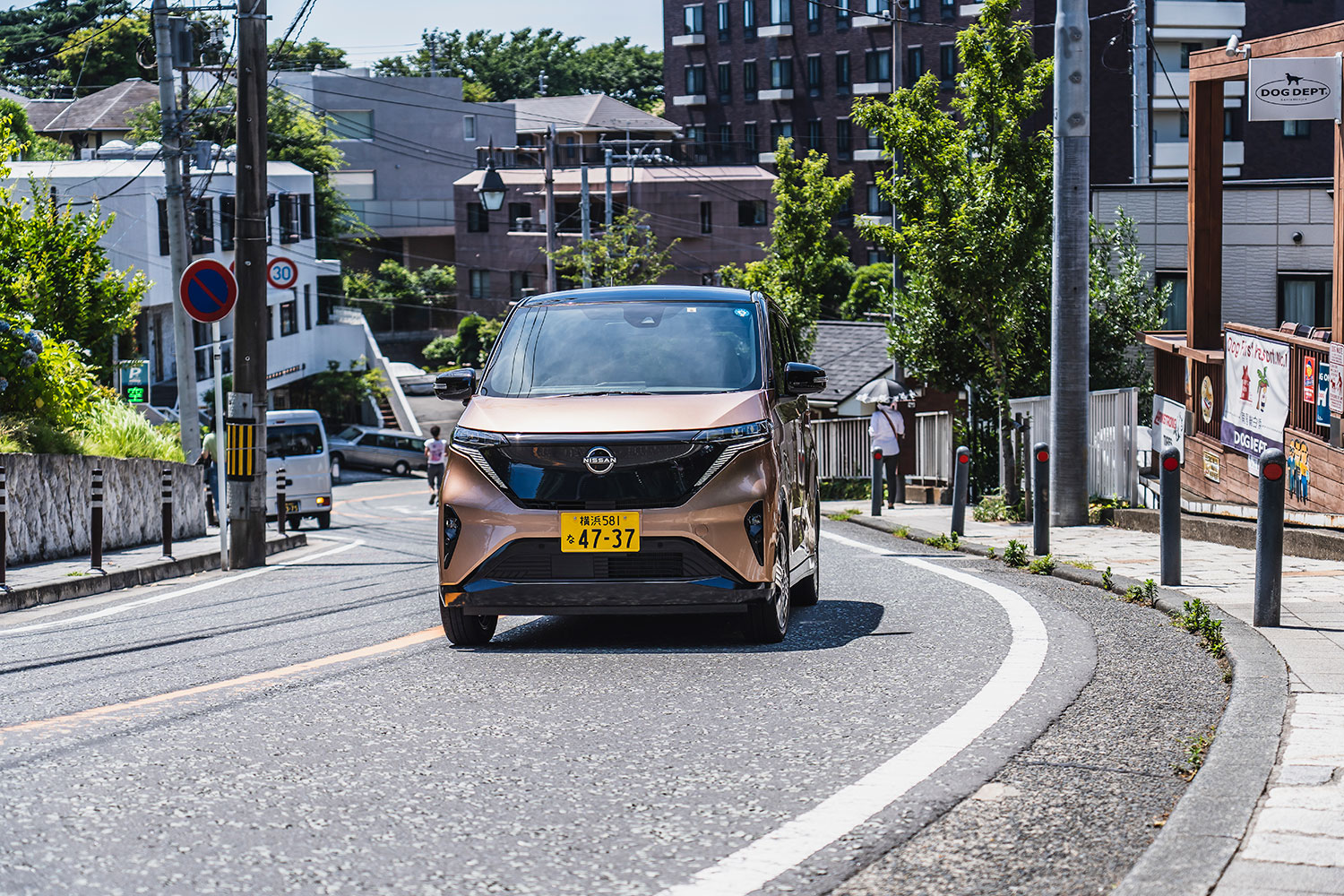 一般道を走る日産サクラ 〜 画像4