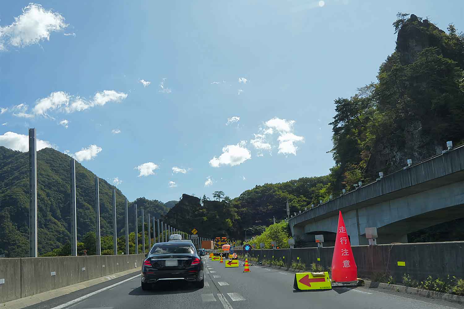 高速道路での道路工事のイメージ写真 〜 画像1