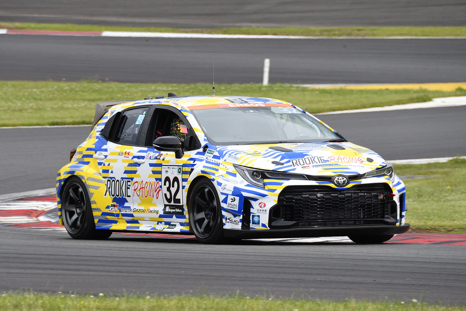 スーパー耐久に参戦している水素燃料カローラ